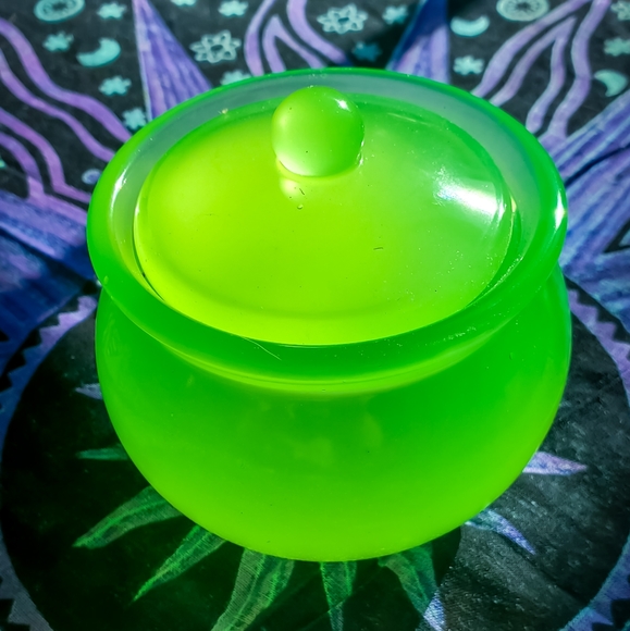 Green Glow Resin Art Spell Jar ✨️ - Picture 2 of 6